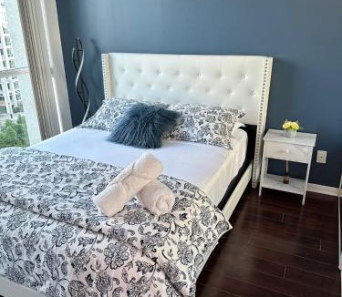 Fort York Apartment | Lakeview Condo in Downtown with Free Parking.