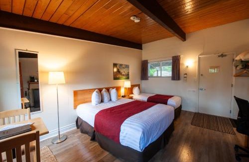 Haliburton Hotel | Lakeview Motel