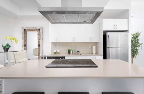 Humber Bay Condo | LakeView Oasis