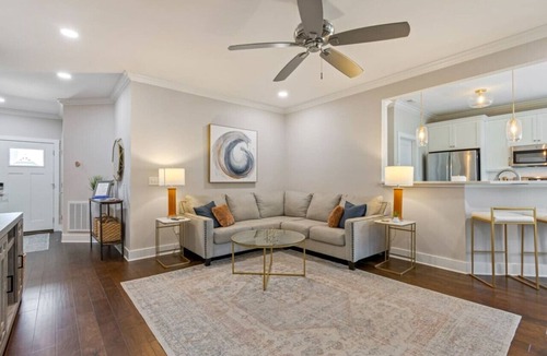 Winchester House | Lakin It Easy-Pool, Twin Creeks Marina, & Dry Creek Beach