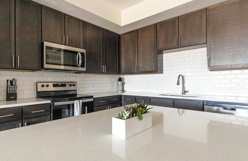 Palmetto Apartment | Landing | Amazing 2BD, Clubhouse, Yoga Studio