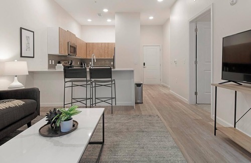 Florida Center Apartment | Landing at Deseo Grande - 1 Bedroom in Southwes.