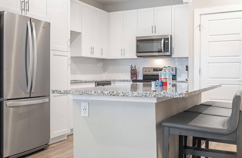 Southeast Orlando Apartment | Landing | Chic 1BD, Pool, Gym