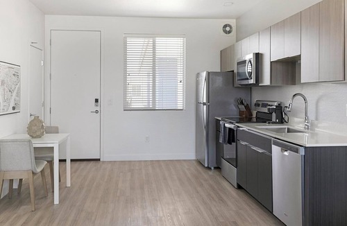 Goodyear Apartment | Landing | Chic 1BD, Pool, Yoga Studio