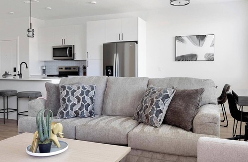 Casa Grande Apartment | Landing | Modern 1BD, Gym, Pool