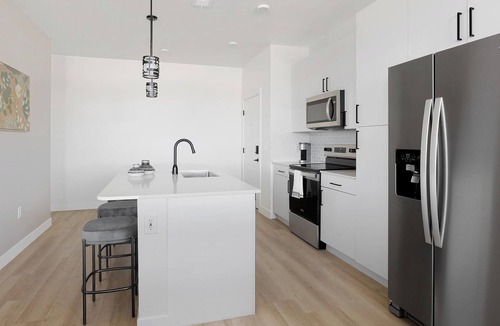 Casa Grande Apartment | Landing | Modern 1BD, Gym, Pool