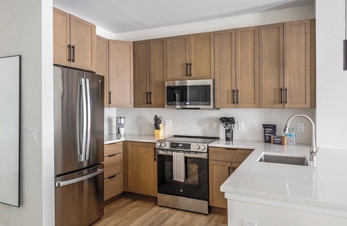 Northern Liberties Apartment | Landing | Modern 1BD, Pool