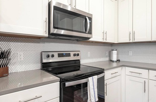 Florida Central Atlantic Coast Apartment | Landing | Modern 2BD, Pool, Gym