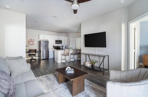 Harvey Apartment | Landing | Spectacular 2BD, Clubhouse, Gym