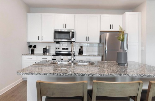 Port Malabar Apartment | Landing | Stunning 1BD, Pool, Gym