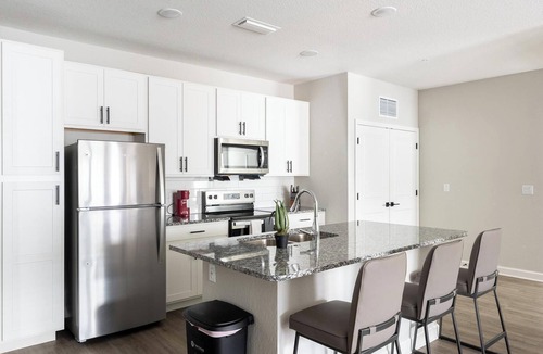 Port Malabar Apartment | Landing | Stunning 2BD, Gym, Pool