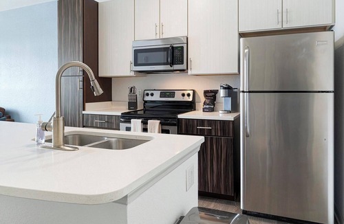 Fairvilla Apartment | Landing | Stylish 1BD, Gym, Clubhouse