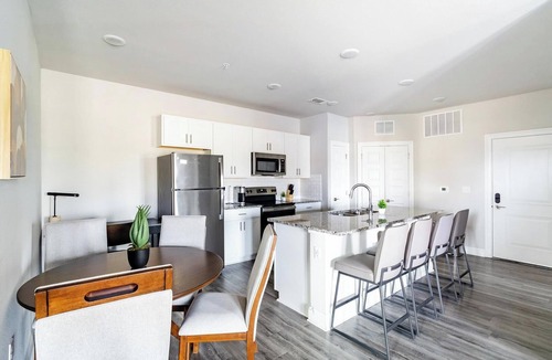 Harvey Apartment | Landing | Stylish 2BD, Gym, Clubhouse