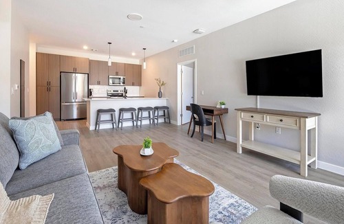 Goodyear Apartment | Landing | Stylish 2BD, Pool, Gym