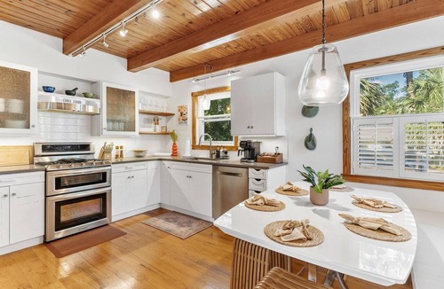 Mount Dora House | Langoon Lodge 4-BR 3-BA, 8 beds. Walk to DT&Lake