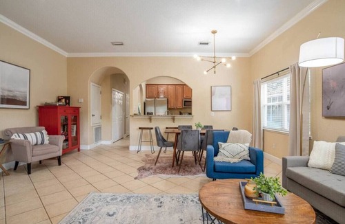 College Park House | Large 3 bedroom with King Bed!
