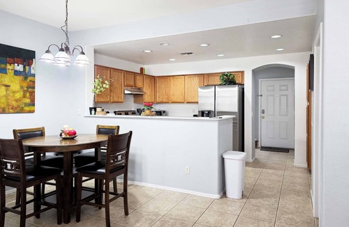 Alegre Community Condo | Large 3br 2-story townhouse with pool 2 mi to ASU