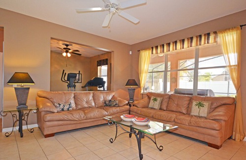 Bella Toscana Villa | Large 5 Bedroom Pool Home - Bella Toscana