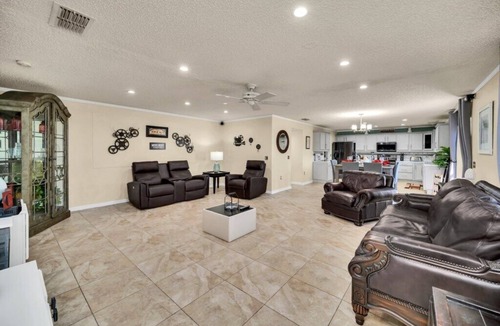 Kissimmee Villa | Large 5 Bedroom Property Close to All The Attractions
