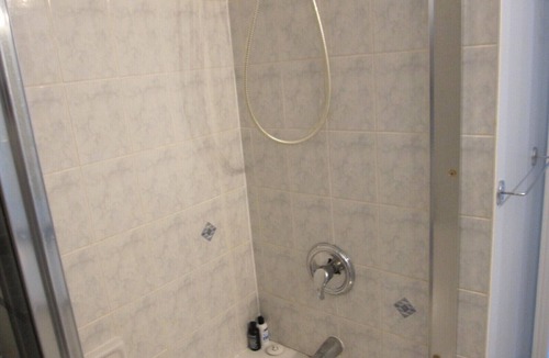 East Credit House | Large Airy Room Ensuite Vegetarian Only