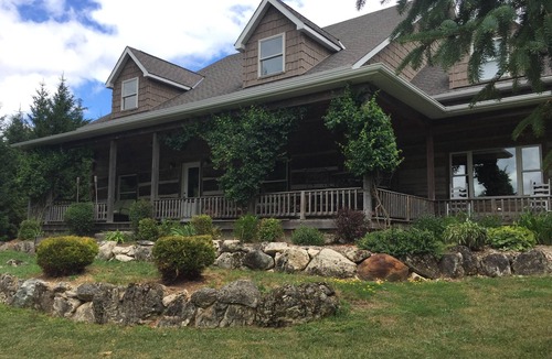 Melancthon House | *LARGE COUNTRY HOUSE ON 50 ACRES. ROOM FOR YOUR HORSES.