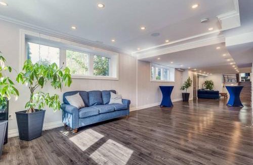 King House | Large Estate with Luxury Collection of Amenities