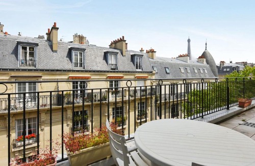 Passy Apartment | Large flat for 4 people with terrace and view on the Eiffel Tower