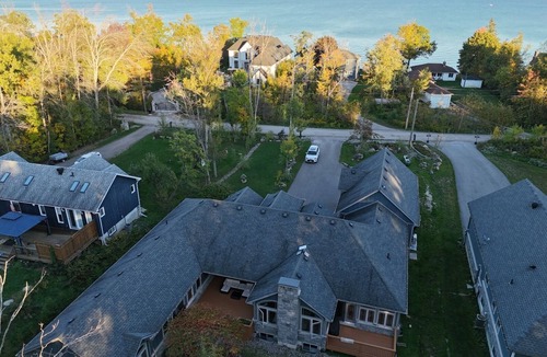 Innisfil Cottage | Large Innisfil Lakeview Cottage with a Sauna and steps to Lake Simcoe