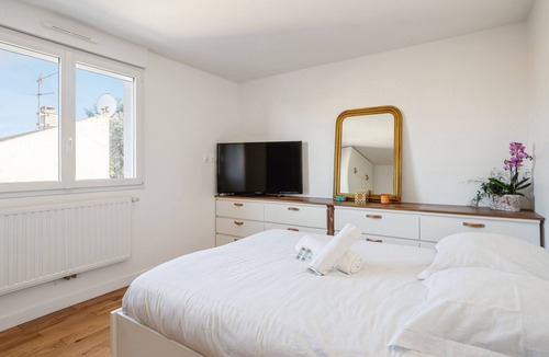 Bagnolet House | Large modern new house in Bagnolet - Welkeys
