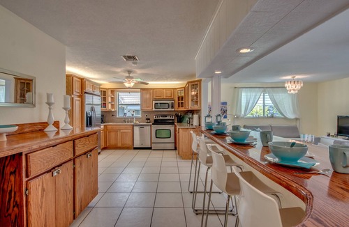 Caloosahatchee Villa | Large Pool/Spa - Kajak - Bikes - Gulf Boating - Fishing - Ping Pon Table - WIFI