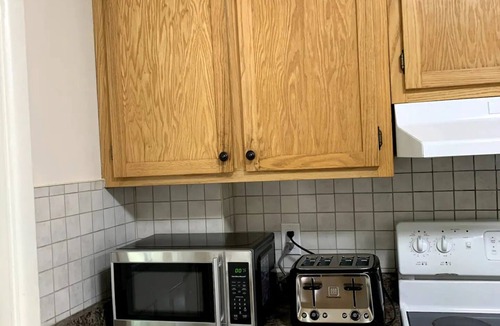 South London House | Large, Spacious Home in Wortley, London Ontario, Close to Bus Route and Downtown