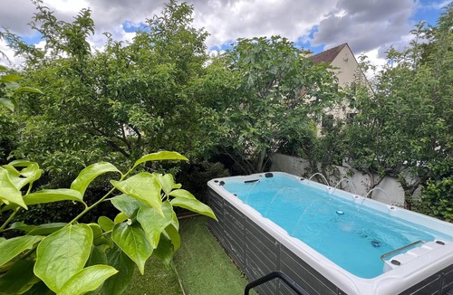 L'Hay-les-Roses House | Large Villa with 10m² Spa