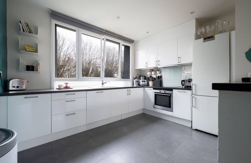 Suresnes Villa | Large villa with garden in Suresnes - Welkeys