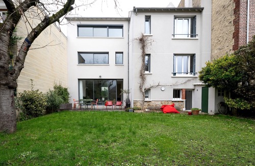 Suresnes Villa | Large villa with garden in Suresnes - Welkeys