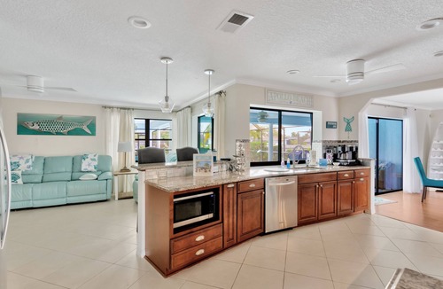 Apollo Beach House | Last minute fall cancellation=fall Special