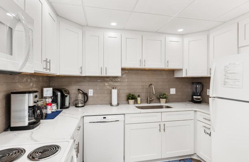 Midtown Ocean City Apartment | Late August Labor Day Deals! Ocean Block Sleeps 6 Beach Gear