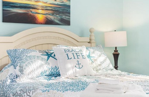 Midtown Ocean City Apartment | Late August Labor Day Deals! Ocean Block Sleeps 6 Beach Gear