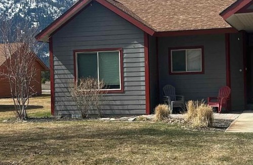 Farmington House | Latiude Adjustment-Modern Home with AC near Tamarack Resort Mtn Views Beach Access Pet Friendly