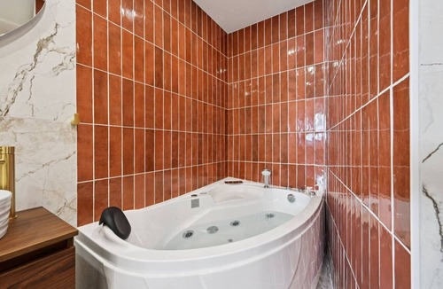 Saint-Thomas-d'Aquin Apartment | Lavie Maison : AC Hot Tub