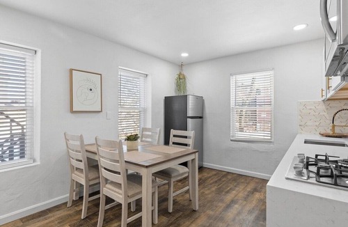 Lawrenceville Apartment | Lawrenceville/Central @5 Spacious Quiet 3BD with Free Street Parking