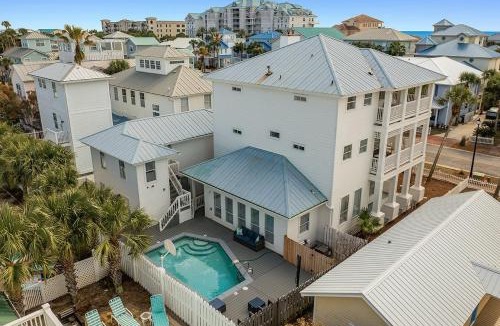 Crystal Shores House | Lazy Bones - Vacation Home Near the Beach with Private Pool & Golf Cart