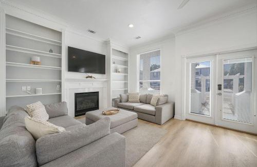 Crystal Shores House | Lazy Bones - Vacation Home Near the Beach with Private Pool & Golf Cart