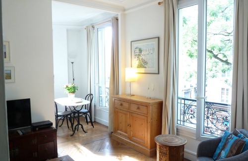 Parc-de-Montsouris Apartment | Le Alesia : Classic French Apartment in Historic Montparnasse Area