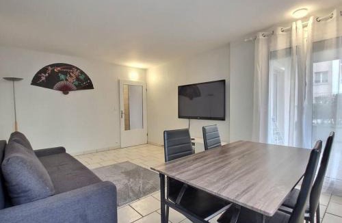 Champs-sur-Marne Apartment | Le Cosy Wiener *Paris*Gare à 300 m*Disneyland*