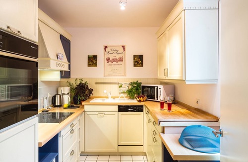 14th Arrondissement Apartment | Le Daguerre : Classic French Apartment on Trendy Rue Daguerre