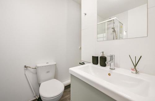 Rosny-sous-Bois Apartment | Le Luna - Studio - Near Paris - RER E - Metro 16
