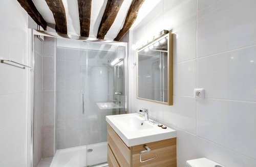 Bonne-Nouvelle Apartment | Le Marais Studio Apartment Near Sentier Metro