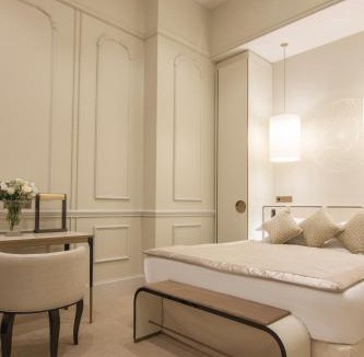 7th Arrondissement Hotel | Le Narcisse Blanc