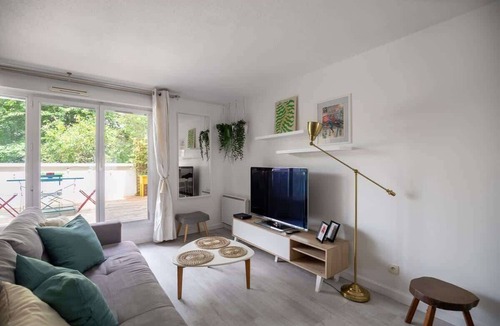 Bobigny Apartment | Le Picasso - Metro 5, terrasse, tres calme