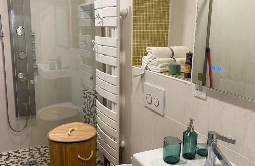 Charenton-le-Pont Apartment | Le Roofound - Porte de Paris - Métro à 5min - Entrée personnelle